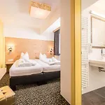 Partyhouse Harakiri Different 60 Seconds To Mountains! Free Parking! Self Check-in Mayrhofen