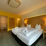 Partyhouse Harakiri Different 60 Seconds To Mountains! Free Parking! Self Check-in Lodge *