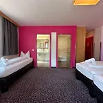Partyhouse Harakiri Different 60 Seconds To Mountains! Free Parking! Self Check-in Lodge Mayrhofen