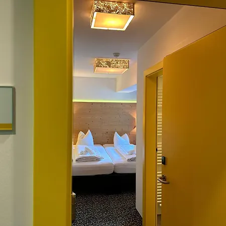 Partyhouse Harakiri Different 60 Seconds To Mountains! Free Parking! Self Check-in Lodge Mayrhofen