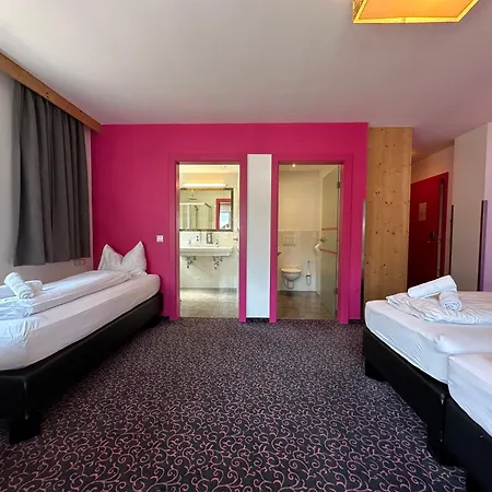 Partyhouse Harakiri Different 60 Seconds To Mountains! Free Parking! Self Check-in Gerendaház Mayrhofen