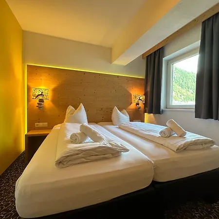 Partyhouse Harakiri Different 60 Seconds To Mountains! Free Parking! Self Check-in * Mayrhofen