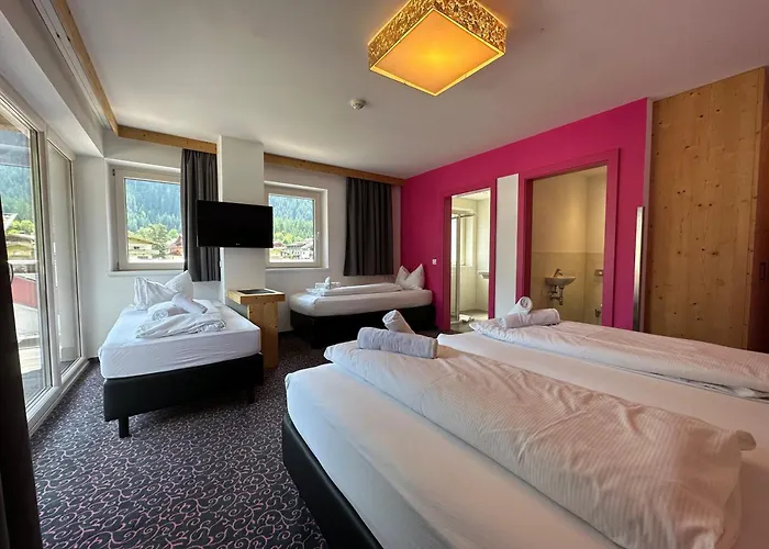 Partyhouse Harakiri Different 60 Seconds To Mountains! Free Parking! Self Check-in Chata