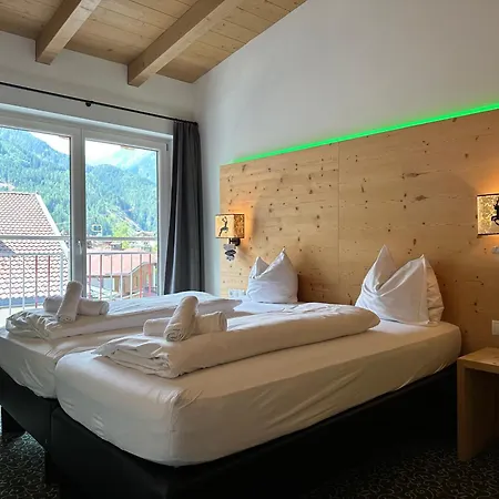 Lodge Partyhouse Harakiri Different 60 Seconds To Mountains! Free Parking! Self Check-in