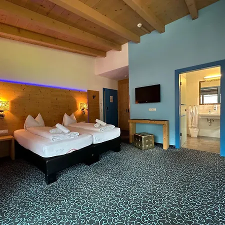 Partyhouse Harakiri Different 60 Seconds To Mountains! Free Parking! Self Check-in Дерев'яний котедж *